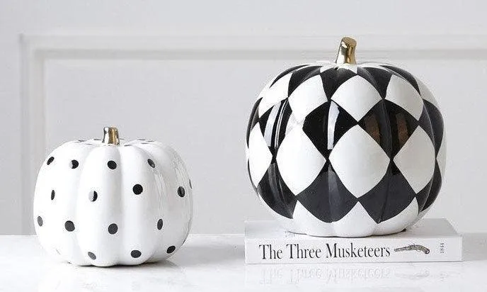 Luxury Ceramic Black and White Living Room Decor Modern Ornaments For Living Room