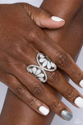 Paparazzi Ring ~ Concaved Catwalk - White