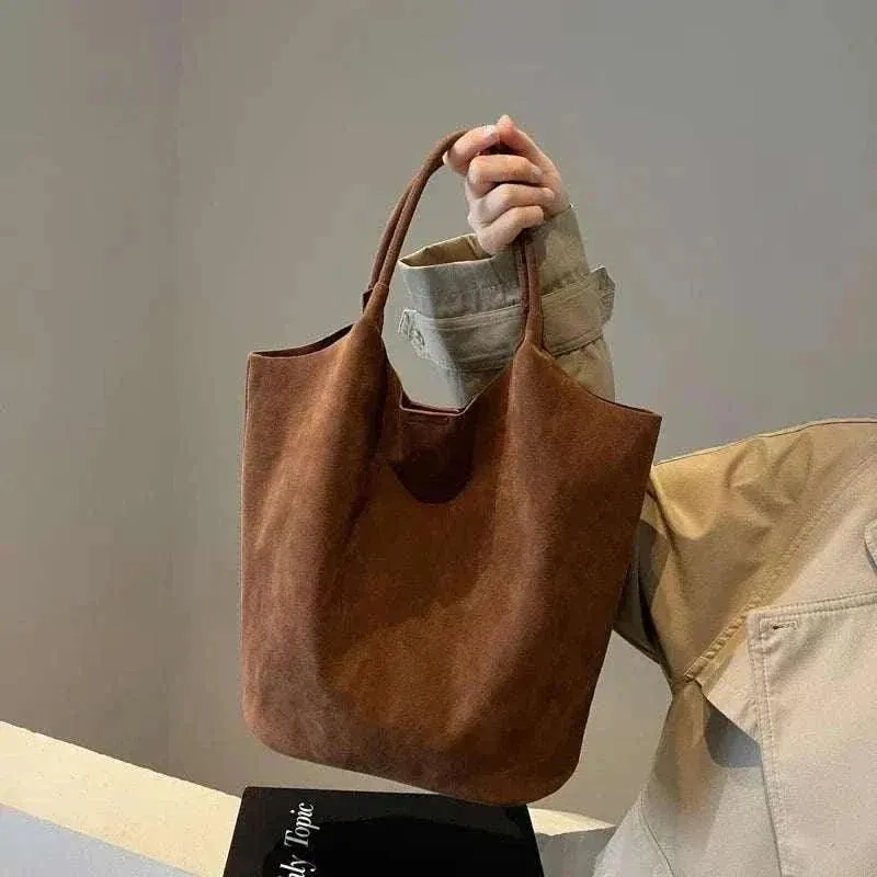 Single Shoulder Bag - Trendy Women's Fashion Tote - WSH019